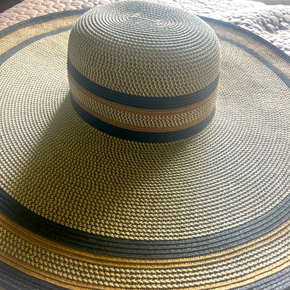 San Diego Hat Co. Huge rattan sun hat. Blk/tan stripe